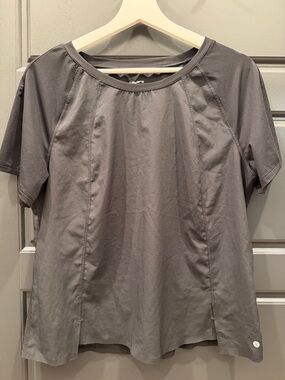 layer8 Short Sleeve Athletic Top in black size M